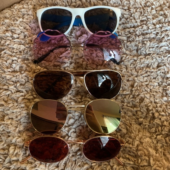 Sunglasses and cases - Picture 1 of 4